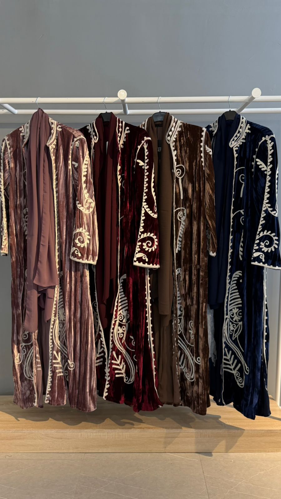 ABAYA F - HANGER