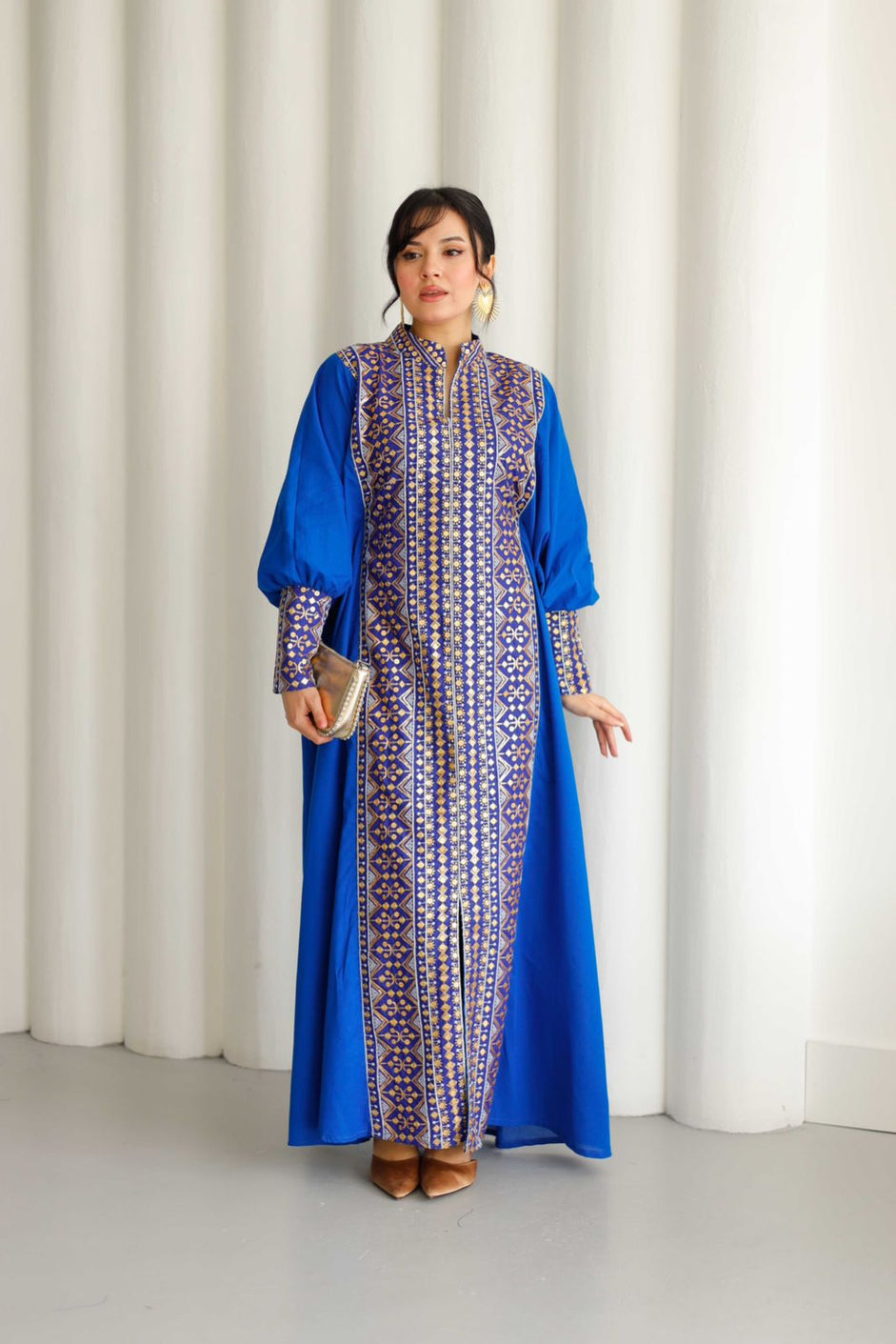 Kuwaiti V-neck D1045