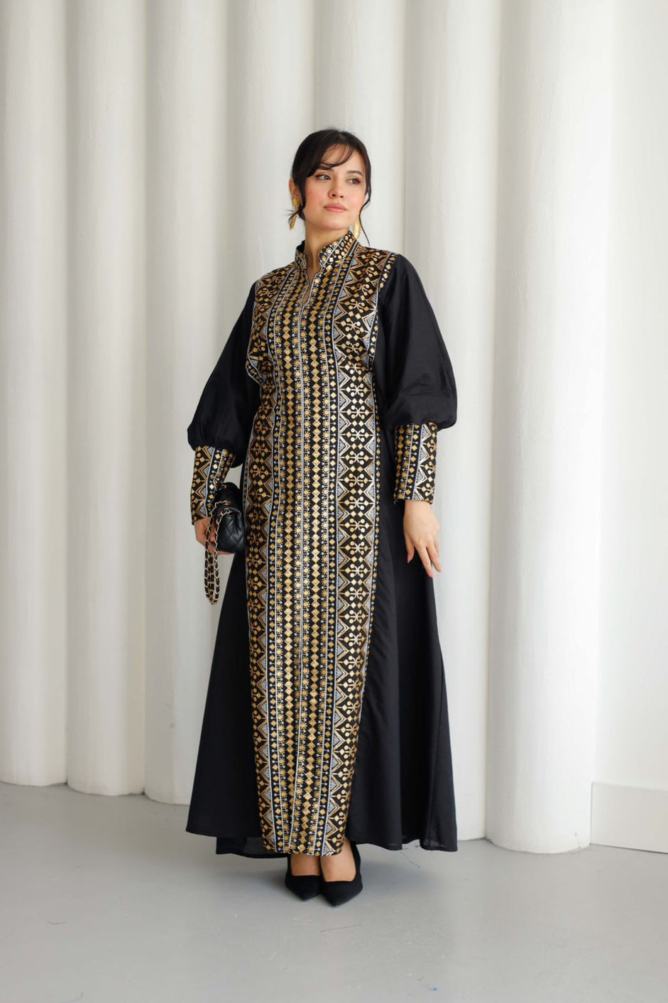 Kuwaiti V-neck D1045