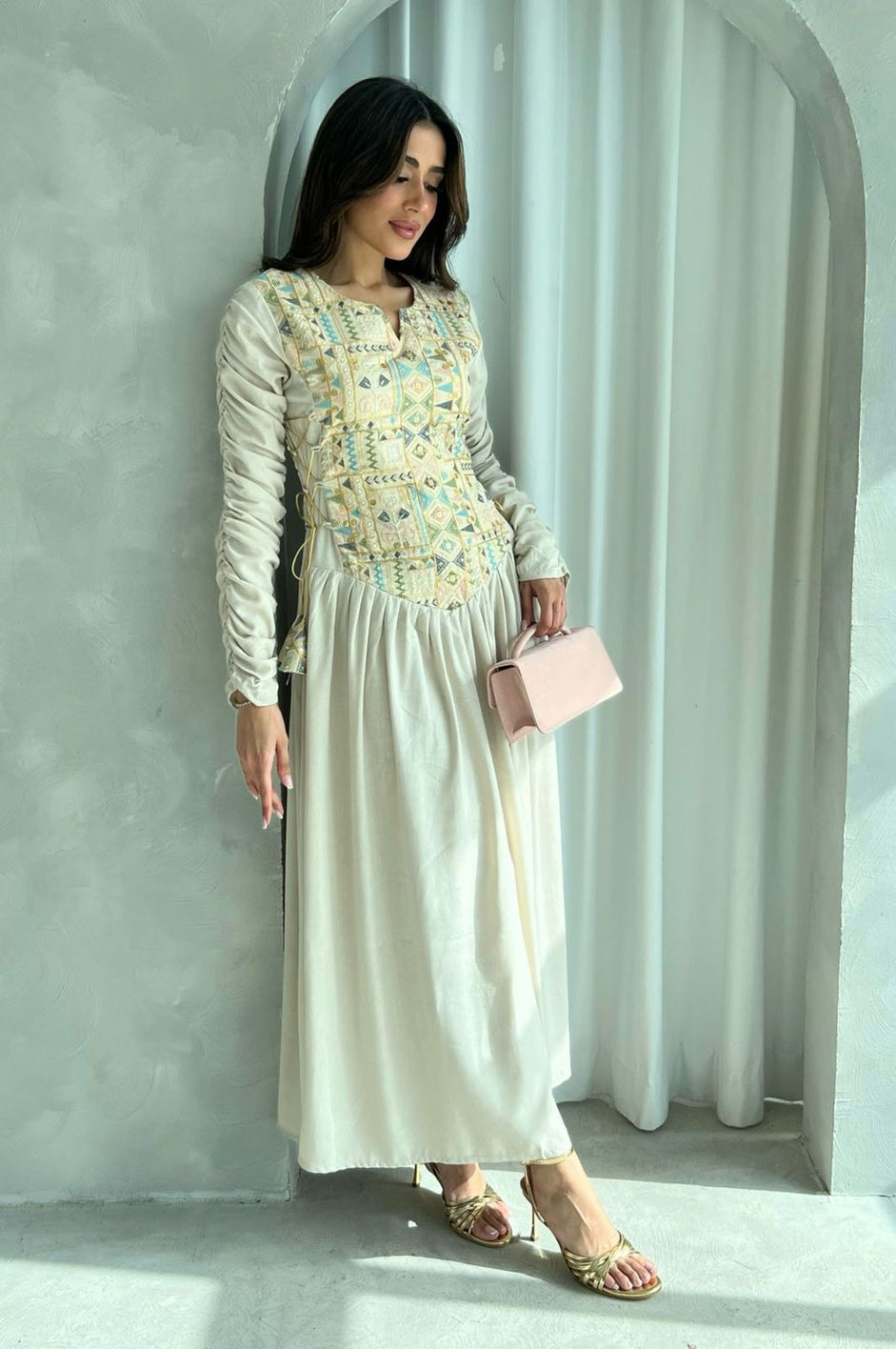 Kuwaiti dress F 4173