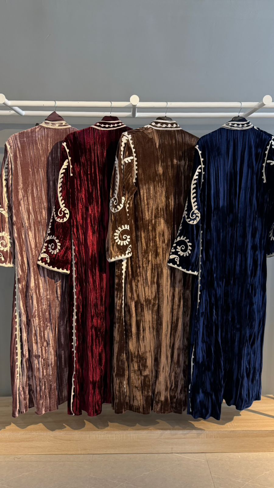 ABAYA F - HANGER