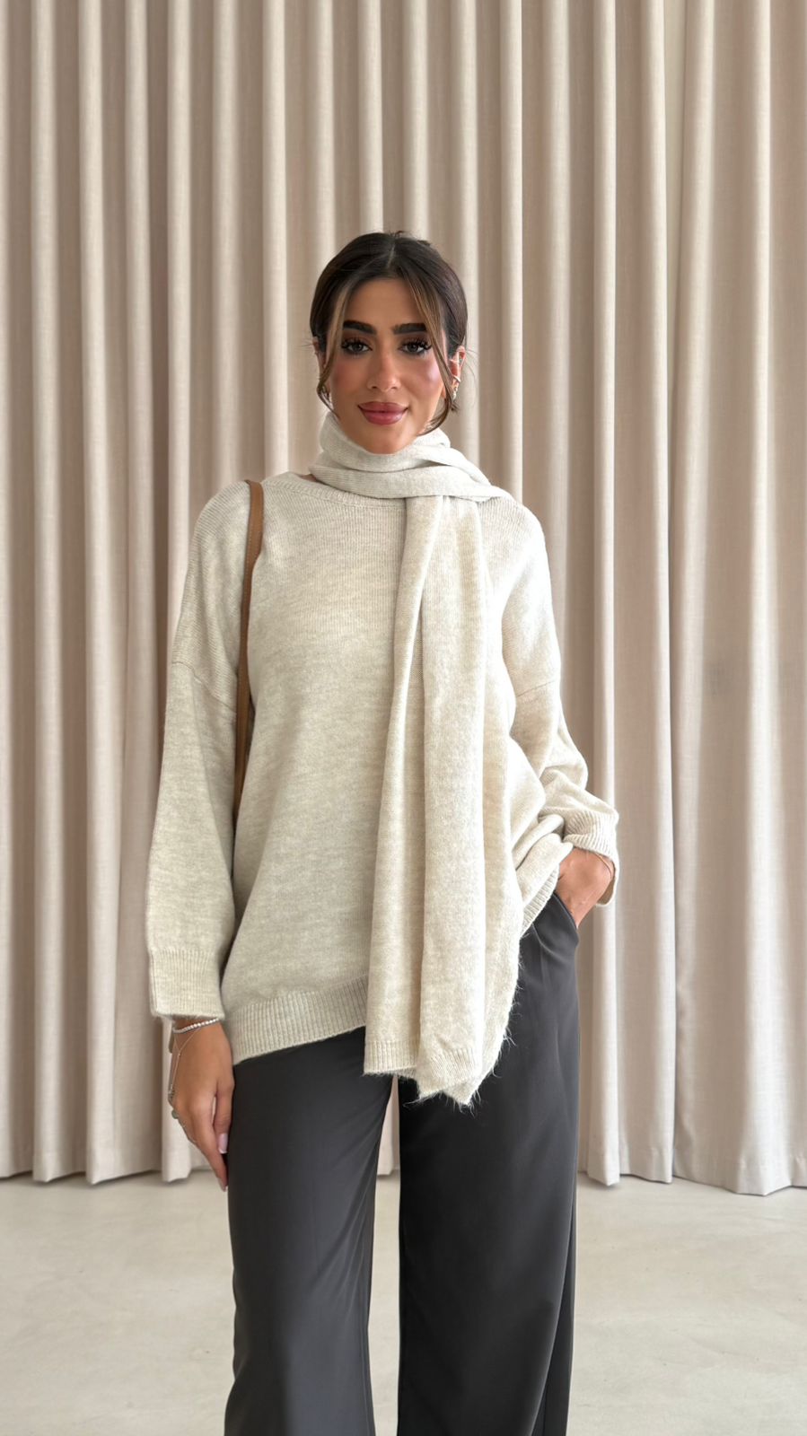 SCARF SWEATER E-25-811 - HANGER