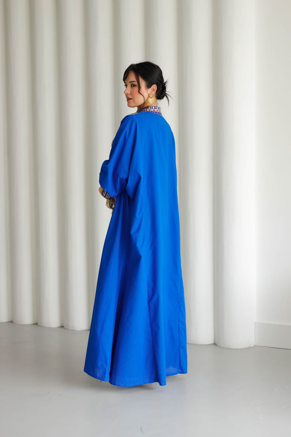 Kuwaiti V-neck D1045